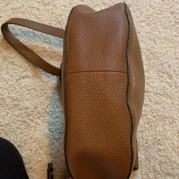 Brand new, never used Vince Camuto  crossbody bag in a beautiful brown leather. - Picture 2 of 7